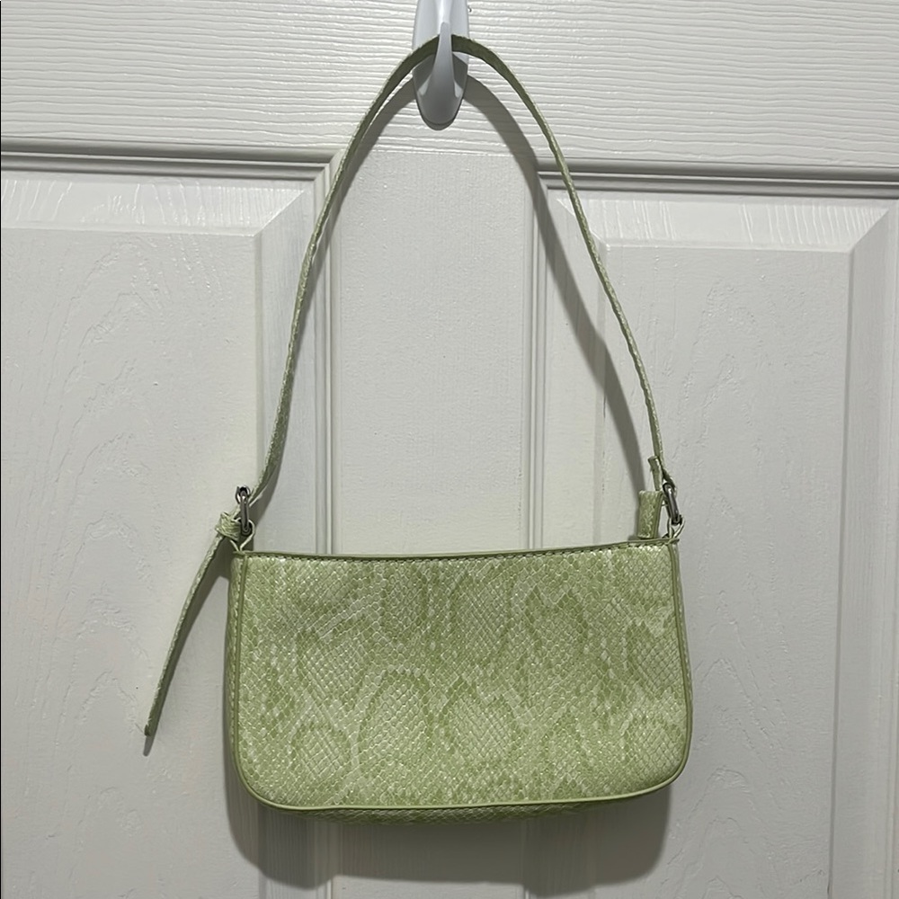 Elegant Green Snakeskin Pattern Shoulder Bag